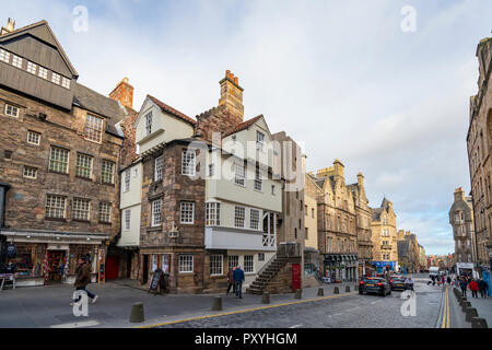 Vista della casa di John Knox e storico Royal Mile di Edimburgo Cittã Vecchia di Edimburgo, Scozia, Regno Unito. Foto Stock