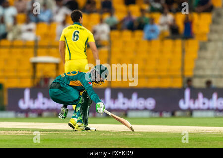 Abu Dhabi, negli Emirati Arabi Uniti. 24 ott 2018. Fakhar Zaman del Pakistan in azione durante la 1T20 International tra il Pakistan e l'Australia in Sheikh Zayed Stadium, Abu Dhabi, negli Emirati Arabi Uniti il 24 ottobre 2018. Foto di concedere l'inverno. Credit: UK Sports Pics Ltd/Alamy Live News Foto Stock