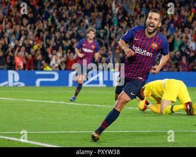 Barcellona, Spagna. 24 ott 2018. Jordi Alba (anteriore) di Barcellona celebra il suo obiettivo durante un gruppo B di Champions League match tra FC Barcelona e Inter a Barcellona, Spagna, il 24 ottobre, 2018. Barcellona ha vinto 2-0. Credito: Joan Gosa/Xinhua/Alamy Live News Foto Stock