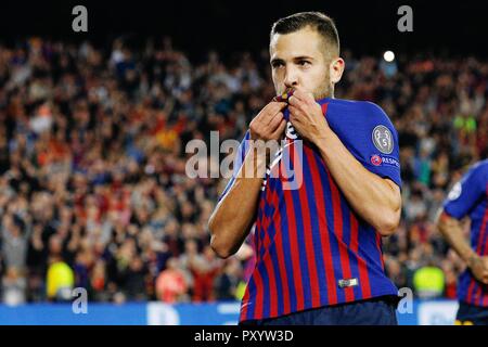 Barcellona, Spagna. 24 ott 2018. Jordi Alba di Barcellona celebra il suo obiettivo durante un gruppo B di Champions League match tra FC Barcelona e Inter a Barcellona, Spagna, il 24 ottobre, 2018. Barcellona ha vinto 2-0. Credito: Joan Gosa/Xinhua/Alamy Live News Foto Stock