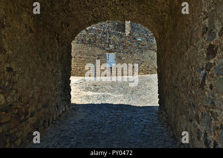 Entrando Castelo de Vide il castello medievale. Portogallo Foto Stock