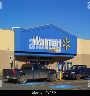 Truro, Canada - 23 Ottobre 2018: Walmart storefront. Walmart è un American corporation con catene di reparto magazzino e negozi con più di Foto Stock