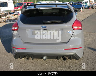 Ford Focus RS MK3 2016 modello anno a donnington park il circuito di gara auto show - mostrato in stealth colore grigio vista posteriore Foto Stock