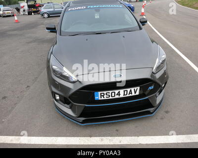 Ford Focus RS MK3 modificato in grigio in mostra presso il RS Owners Club giornata nazionale a donnington park race circuito - mostra vista frontale Foto Stock