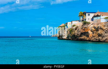 Vista di edifici in Playa Lagun, Curacao, Paesi Bassi. Copia spazio per il testo Foto Stock