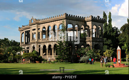 I turisti che visitano le rovine di Bacolod, Cebu City Cebu, Filippine Foto Stock