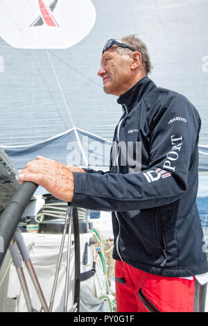 A bordo del trimarano IDEC SPORT skipper da Francis Joyon, preparandosi a prendere parte a La Route du Rhum Destinazione Guadalupa, la quarantesima edizione del quale inizia da St. Malo il 4 novembre, La Trinite-sur-Mer, Bretagna Francia Foto Stock