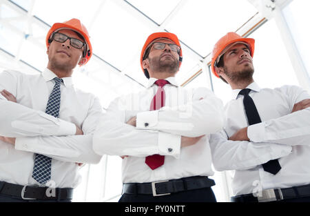 Close up.un gruppo di architetti e designer di caschi di protezione Foto Stock