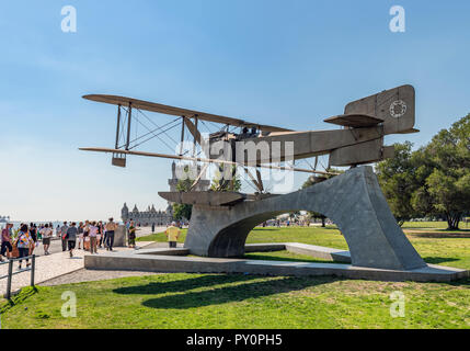 Statua commemorativa in rimembranza del sud prima traversata atlantica da Gago Coutinho e Sacadura Cabral in un Fairey III-D MkII idrovolante nel 1922 Foto Stock