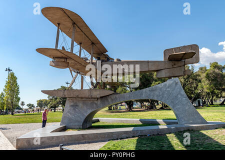 Statua commemorativa in rimembranza del sud prima traversata atlantica da Gago Coutinho e Sacadura Cabral in un Fairey III-D MkII idrovolante nel 1922 Foto Stock