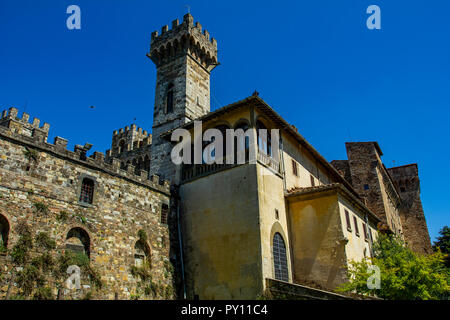 Paesaggio di Badia a Passignano immerso nelle colline del Chianti nel Comune di Tavarnelle Val di Pesa nel Chianti Toscana. Foto Stock