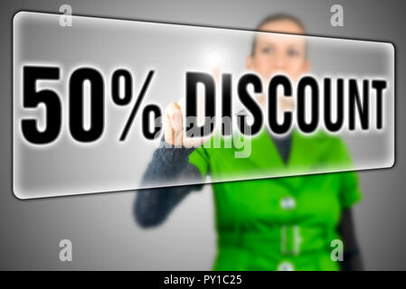 50% di sconto pulsante sullo schermo virtuale. Foto Stock