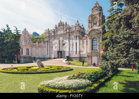 Giardino Formale di Palazzo Dolmabahce, Istanbul, Turchia Foto Stock