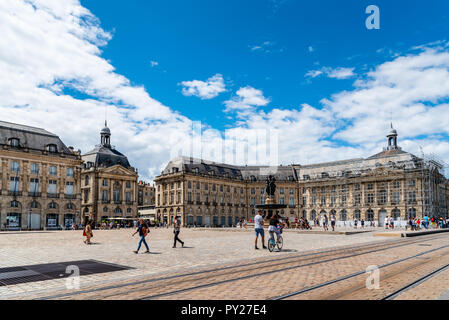 Bordeaux, Francia - 22 Luglio 2018: Place de la Bourse. Questa piazza è una delle più rappresentative opere di architettura francese classica. In né Foto Stock