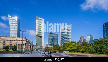 Vista della Varsavia skysraper skyline dal lato nord del palazzo della cultura e della scienza, grattacieli da sinistra a destra: Złota 44 cielo residenziale Foto Stock