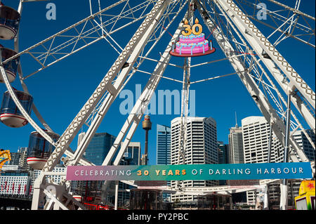 07.05.2018, Sydney, Nuovo Galles del Sud, Australia - una vista di Sydney il paesaggio come si vede attraverso una grande ruota a Darling Harbour. Foto Stock