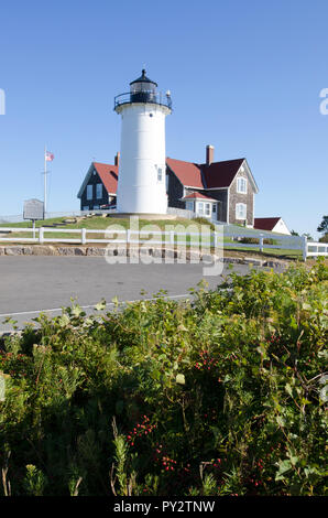 Nobska luce in Falmouth, Cape Cod, Massachusetts, STATI UNITI D'AMERICA su un luminoso e soleggiato, cielo blu mattina Foto Stock