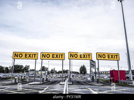 Nessuna uscita, Hinweisschilder am Flughafen Shannon, Irlanda Foto Stock