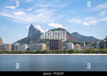 Il Botafogo skyline con monte Corcovado sullo sfondo - Rio de Janeiro, Brasile Foto Stock