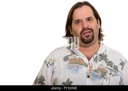 Fat barbuto uomo caucasico cercando perso pronto per le vacanze Foto Stock