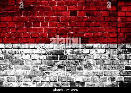 Bandiera nazionale dell'Indonesia su un sfondo mattone. Concetto di immagine per Indonesia: lingua , la gente e la cultura. Foto Stock