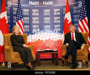 Il Primo Ministro canadese Stephen Harper e U.S. Il Segretario di Stato Hillary Clinton a Haiti conferenza ministeriale preparatoria organizzata a Montreal, 25 gennaio 2010. Foto Stock