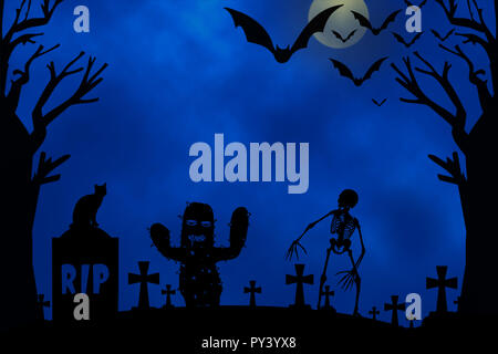 Notte di Halloween con la luna, albero, pipistrelli, scheletro, ghost su sfondo blu Foto Stock