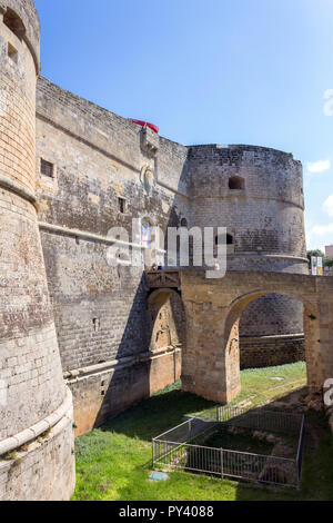 L'Italia, Puglia, Otranto il castello Foto Stock