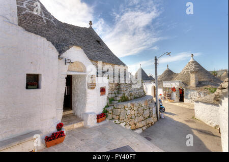 L'Italia. La puglia. Alberobello, trulli, case tipiche, Trullo Siamese Foto Stock