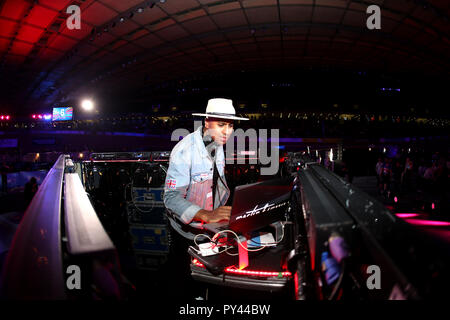 Vista generale del DJ Martin 2 Smoove durante il giorno uno dei sei giorni di serie a Lee Valley Velopark, Londra. Foto Stock