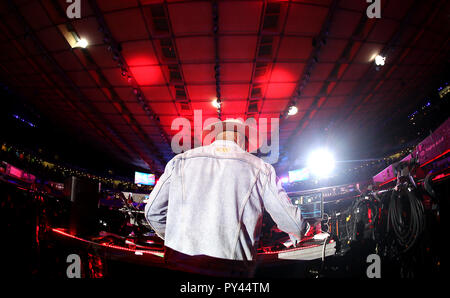 Vista generale del DJ Martin 2 Smoove durante il giorno uno dei sei giorni di serie a Lee Valley Velopark, Londra. Foto Stock