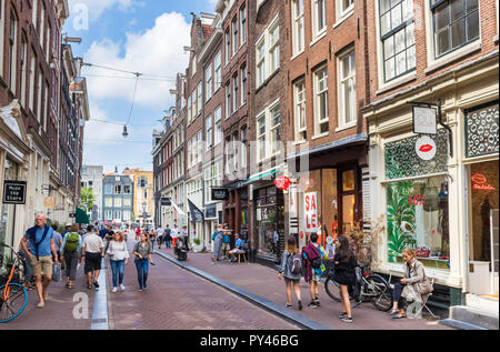 Amsterdam Reestraat parte del quartiere alla moda di nove strade area con negozi di moda ristoranti bar librerie interior design stores Amsterdam UE Foto Stock