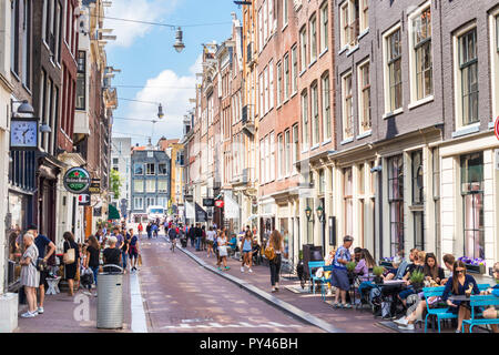 Amsterdam Reestraat parte del quartiere alla moda di nove strade area con negozi di moda ristoranti bar librerie interior design stores Amsterdam UE Foto Stock