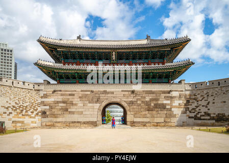 Sungnyemun, sud porta grande della vecchia città di Seoul Foto Stock