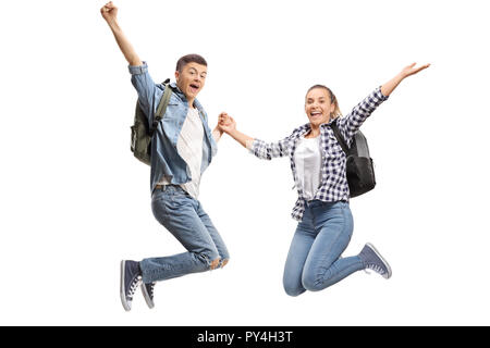 Felice studenti maschi e femmine jumping isolati su sfondo bianco Foto Stock