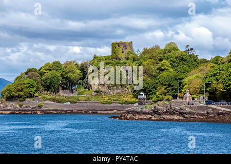 Dunollie rovina del castello all'entrata a Oban Bay a Oban Argyll & Bute Scozia UK Foto Stock