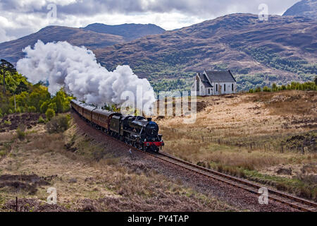 Il Giacobita di bolina a vapore il treno diretto da nero a cinque 45231 en route a Mallaig da Fort William in West Highlands Highland Scozia passa Polnish Foto Stock