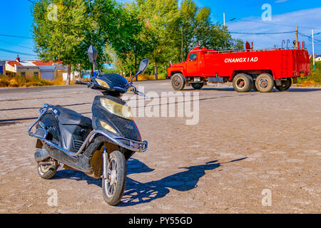 Mondana di scene di vita quotidiana in un villaggio in Hailar, Mongolia Interna, Cina durante l'Autunno Foto Stock