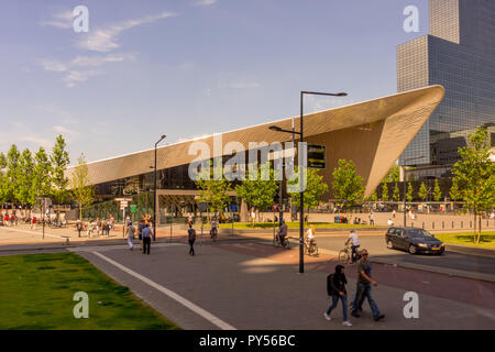 Rotterdam, Paesi Bassi - 27 Maggio: una facciata della stazione ferroviaria di Rotterdam il 27 maggio 2017. Rotterdam è un importante città portuale nella provincia olandese della Foto Stock