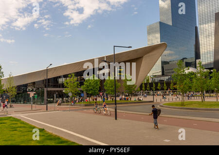 Rotterdam, Paesi Bassi - 27 Maggio: una facciata della stazione ferroviaria di Rotterdam il 27 maggio 2017. Rotterdam è un importante città portuale nella provincia olandese della Foto Stock