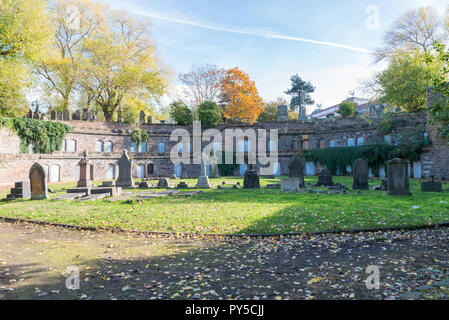 Due livelli di catacombe ora sigillato con il piombo a Brookfields o Warstone Lane nel cimitero Hockley, Birmingham è di grado 2 elencati e date dal 1847 Foto Stock