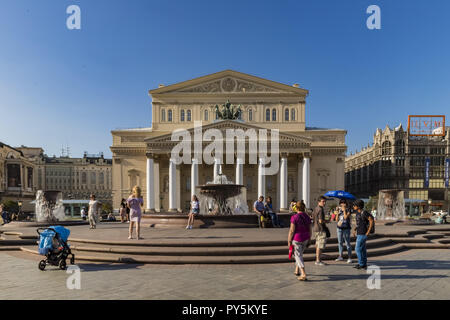 Mosca Mosca, Russia. Il 27 agosto, 2018. Il Teatro Bolshoi '"' uno dei più grandi in Russia e uno dei più notevoli di opera e balletto dei teatri di tutto il mondo.Il giorno di fondazione del Teatro Bolshoi (la creazione della troupe), è il 17 marzo 1776.It è di gran lunga il più grande del mondo della compagnia di balletto, con più di 200 ballerini. Credito: Alexey Bychkov/ZUMA filo/Alamy Live News Foto Stock