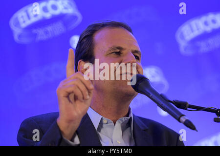 RJ - Rio de Janeiro - 10/25/2018 - Eleicoes 2018 - Dibattito candidati di governo di Rio de Janeiro - Eduardo Paes candidato per il Governo di Rio de Janeiro da DEM, pone per le foto dopo il dibattito promosso da Rede Globo, negli studi della stazione radio in Rio di gennaio. Foto: Thiago Ribeiro / AGIF Foto Stock