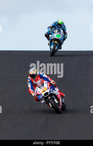 Melbourne, Australia. Il 26 ottobre 2018, Phillip Island Grand Prix Circuit, Melbourne, Australia; Australian MotoGP, Venerdì di prove libere; Jack Miller e Franco Morbidelli durante il turno di prove libere della MotoGP 2 Credit: Azione Plus immagini di sport/Alamy Live News Foto Stock