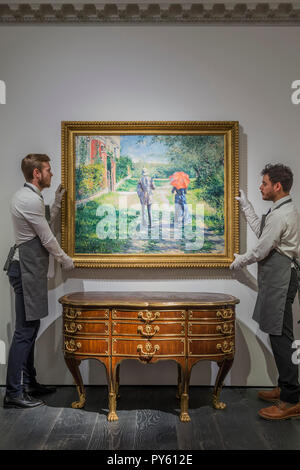 Londra, Regno Unito. 26 ott 2018. Gustave Caillebotte, Chemin Montant, 1881, est su richiesta - Christies svelano grandi dipinti impressionisti da Paul Signac e Gustave Caillebotte al fianco di arti decorative evidenzia, da un eclettico e attentamente curata raccolta, intitolata "Un spirito avventuroso: una importante collezione privata venduto a vantaggio di una fondazione di beneficienza.' Credit: Guy Bell/Alamy Live News Foto Stock