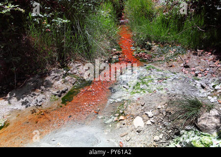 Bagni San Filippo, Italien. 04 Giugno, 2018. Vista della primavera calda sorgente del Fosso Bianco di Bagni San Filippo. | Utilizzo di credito in tutto il mondo: dpa/Alamy Live News Foto Stock