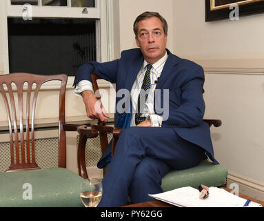 Nigel Farage si rivolge a un pubblico con il nuovo Forum della Cultura, nel centro di Londra, sui social media la censura e il modo di lottare contro di esso. Dotato di: Nigel Farage dove: Londra, Regno Unito quando: 20 set 2018 Credit: Steve Finn/WENN Foto Stock