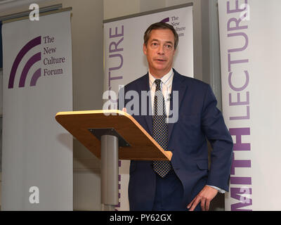 Nigel Farage si rivolge a un pubblico con il nuovo Forum della Cultura, nel centro di Londra, sui social media la censura e il modo di lottare contro di esso. Dotato di: Nigel Farage dove: Londra, Regno Unito quando: 20 set 2018 Credit: Steve Finn/WENN Foto Stock