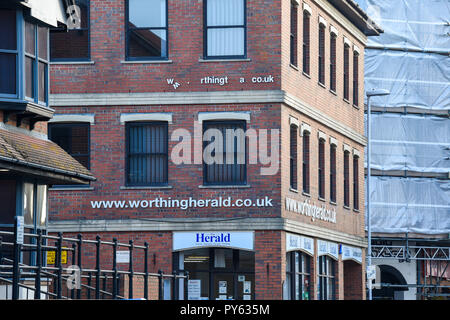 Worthing West Sussex viste & negozi al dettaglio - Worthing Herald giornale locale uffici parte della Johnson premere il gruppo Foto Stock