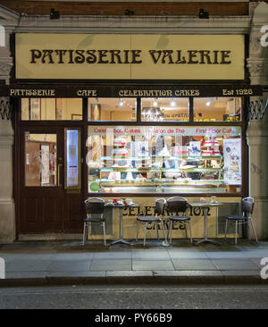 Patisserie Valerie Shoopfront in Old Compton Street, Soho, Londra, W1, Inghilterra, REGNO UNITO Foto Stock